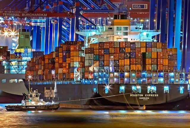 Recenser ce qui est branché dans un port et à bord d'un navire : familles d'actifs ENISA, PCS, CCS, TOS, VTS, vidéoprotection, industriel et pompage, télécoms, et ce qu'exigent désormais l'OMI, l'IACS et les gardes-côtes américains. /images/wp-content/uploads/2019/11/hamburg-3021820_640.jpg